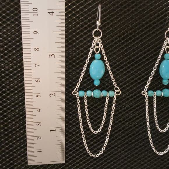 Turquoise/dyed howlite dangle earrings - Picture 4 of 4